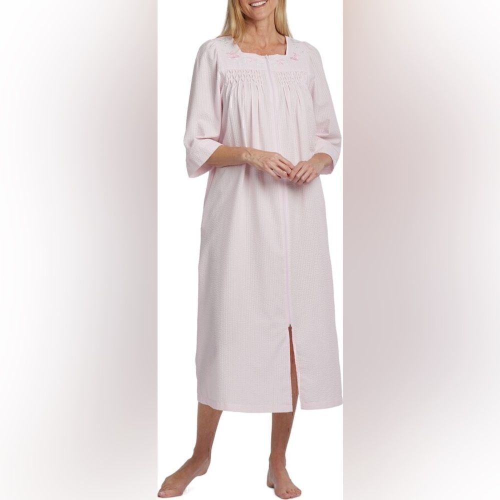 Miss Elaine Women’s Size Medium Nightgown Pink Striped Seersucker Robe Vintage